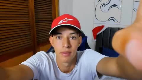 Snapshot of jake_shadow14 chatting on 01/14/25, 08:48 Hi guys im new 3 online show from 01/14/25, 08:48