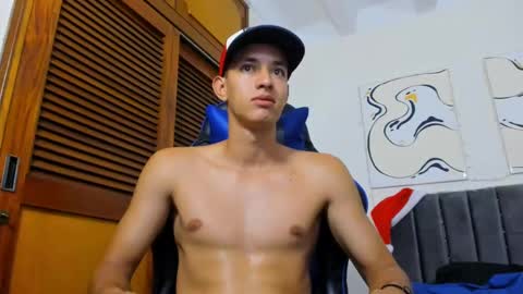 Snapshot of jake_shadow14 chatting on 01/25/25, 12:38 Hi guys im new 3 online show from 01/25/25, 12:38