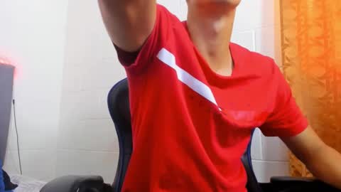 Snapshot of jake_shadow14 chatting on 02/05/25, 05:20 Hi guys im new 3 online show from 02/05/25, 05:20