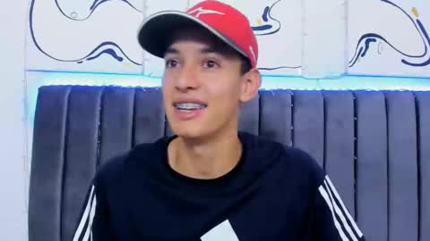 Snapshot of jake_shadow14 chatting on 02/14/25, 05:14 Hi guys im new 3 online show from 02/14/25, 05:14