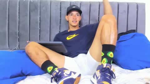 Snapshot of jake_shadow14 chatting on 02/25/25, 05:15 Hi guys im new 3 online show from 02/25/25, 05:15