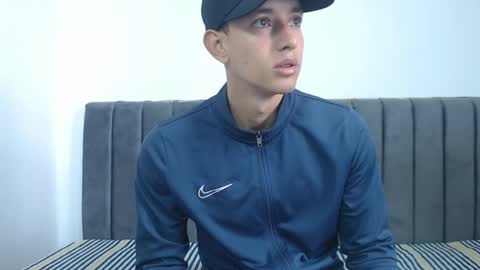 Hi guys im new 3 online show from 01/10/26, 03:14