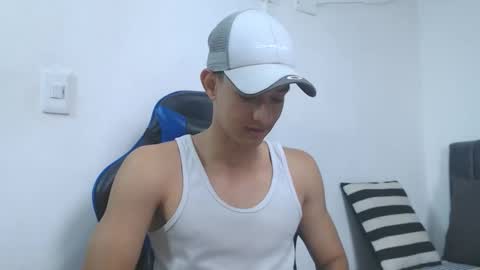 Hi guys im new 3 online show from 02/10/26, 08:02