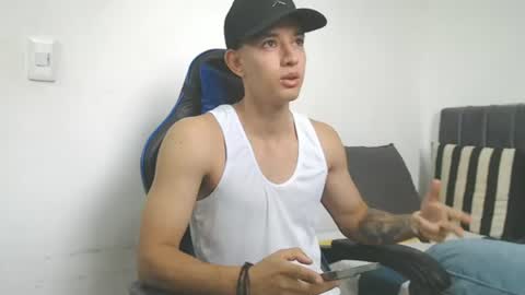 Hi guys im new 3 online show from 06/19/26, 03:16