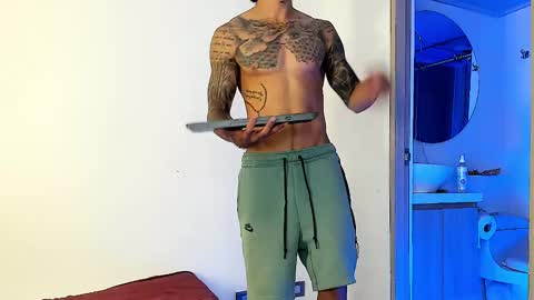 Santiago online show from 02/14/25, 04:04