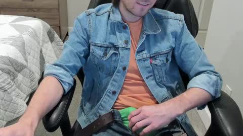 Snapshot of jakesnake442 chatting on 02/19/25, 04:01 jakesnake442 online show from 02/19/25, 04:01