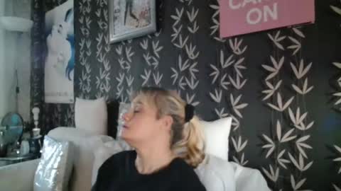 Snapshot of jakkilouise chatting on 11/21/25, 03:22 JAKKI LOUISE pornstar online show from 11/21/25, 03:22