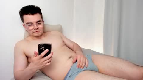 Snapshot of jame_flow chatting on 04/24/26, 07:00 Hey there Im Jame online show from 04/24/26, 07:00