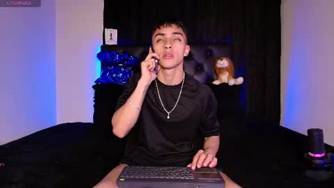 Snapshot of james1lee_ chatting on 06/15/26, 01:19 LeonardoInsta LeonardoperezcoPvt open online show from 06/15/26, 01:19