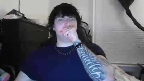 james4yew online show from 11/22/25, 01:59