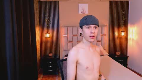 james_adamss_ online show from 03/25/26, 01:17