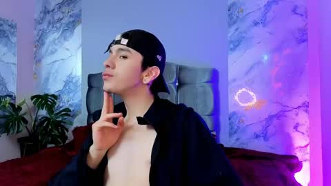 james_adamss_ online show from 04/22/26, 01:45