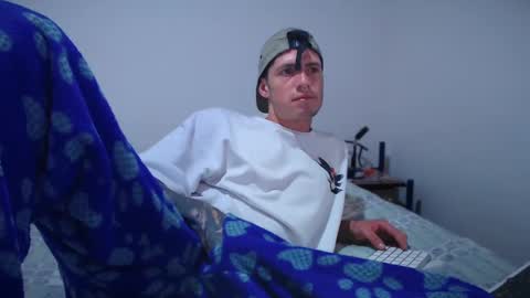 Snapshot of jamesss____ chatting on 02/11/25, 04:01 jamesss____ online show from 02/11/25, 04:01