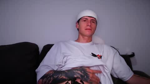 Snapshot of jamesss____ chatting on 02/27/25, 01:48 jamesss____ online show from 02/27/25, 01:48