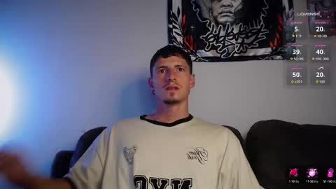 Snapshot of jamesss____ chatting on 09/21/25, 01:51 jamesss____ online show from 09/21/25, 01:51