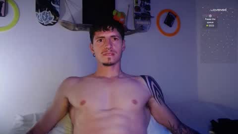 Snapshot of jamesss____ chatting on 10/17/25, 04:48 jamesss____ online show from 10/17/25, 04:48
