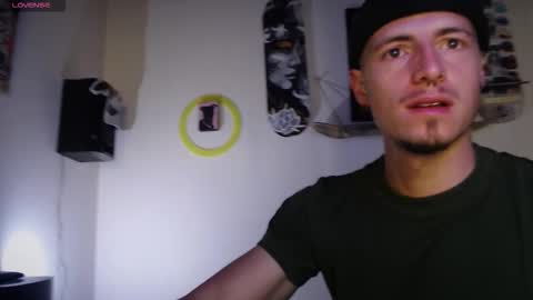 Snapshot of jamesss____ chatting on 10/19/25, 05:46 jamesss____ online show from 10/19/25, 05:46
