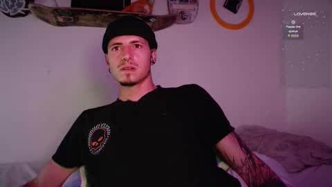 Snapshot of jamesss____ chatting on 10/22/25, 04:35 jamesss____ online show from 10/22/25, 04:35