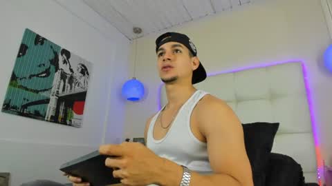 --- James --- online show from 08/08/26, 11:18