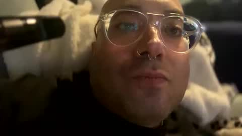 Snapshot of jamie19905 chatting on 10/22/25, 02:01 jamie19905 online show from 10/22/25, 02:01