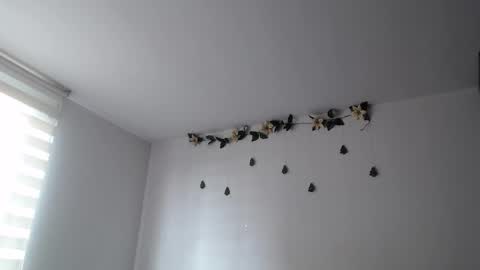 Snapshot of jane_r chatting on 01/20/25, 08:18 Jane online show from 01/20/25, 08:18