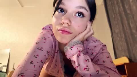 Aleksia online show from 11/22/25, 04:17