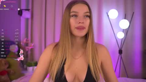 Day Alice Night Stella online show from 02/05/26, 06:51