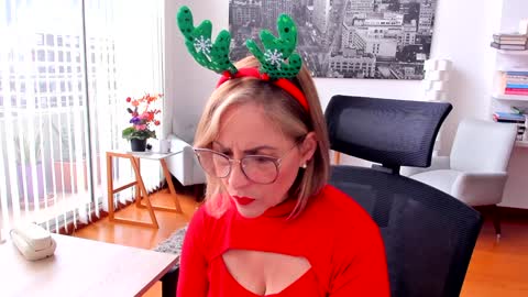 Snapshot of janeturner chatting on 12/09/24, 01:13 JANE TURNER MILF online show from 12/09/24, 01:13