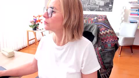 Snapshot of janeturner chatting on 01/15/25, 06:08 JANE TURNER MILF online show from 01/15/25, 06:08
