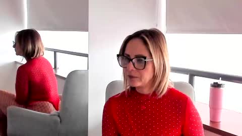 Snapshot of janeturner chatting on 02/07/25, 01:32 JANE TURNER MILF online show from 02/07/25, 01:32