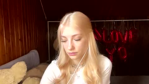 Snapshot of janicesivertsen chatting on 07/04/26, 08:09 Elsa online show from 07/04/26, 08:09