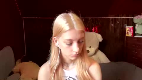Snapshot of janicesivertsen chatting on 07/06/26, 08:11 Elsa online show from 07/06/26, 08:11