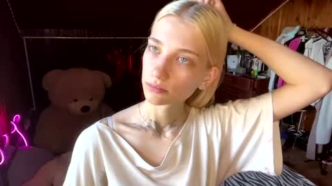 Snapshot of janicesivertsen chatting on 08/03/26, 09:04 Elsa online show from 08/03/26, 09:04