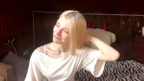 Snapshot of janicesivertsen chatting on 08/07/26, 08:16 Elsa online show from 08/07/26, 08:16