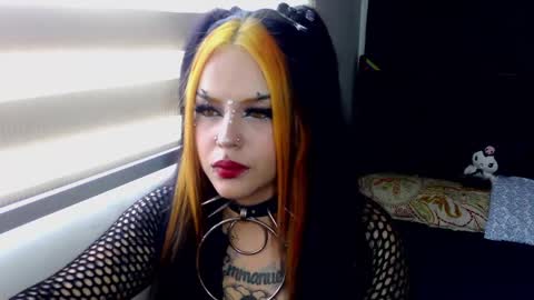 Snapshot of janna_ink chatting on 02/07/25, 08:42 online show from 02/07/25, 08:42