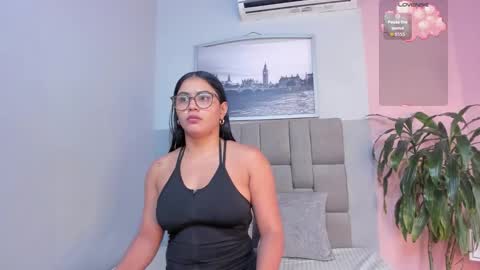Snapshot of janna_lopezz chatting on 11/01/25, 11:01 Janna online show from 11/01/25, 11:01