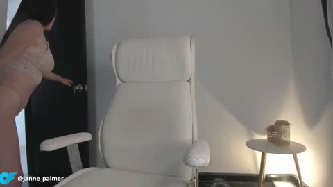 janne_palmer_ online show from 01/18/26, 04:00