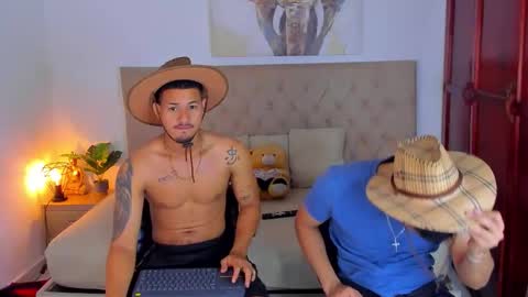 janomar01 online show from 10/22/25, 06:40