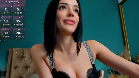 Snapshot of jasmilynn chatting on 02/06/25, 09:22 Jasmi online show from 02/06/25, 09:22