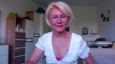 Snapshot of jasmin18v chatting on 06/02/26, 05:09 Jasmin room for people 40 online show from 06/02/26, 05:09