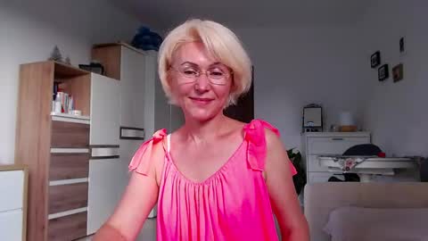 Snapshot of jasmin18v chatting on 06/04/26, 01:28 Jasmin room for people 40 online show from 06/04/26, 01:28