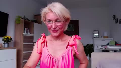 Snapshot of jasmin18v chatting on 06/12/26, 05:50 Jasmin room for people 40 online show from 06/12/26, 05:50