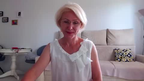 Snapshot of jasmin18v chatting on 06/25/26, 01:26 Jasmin room for people 40 online show from 06/25/26, 01:26