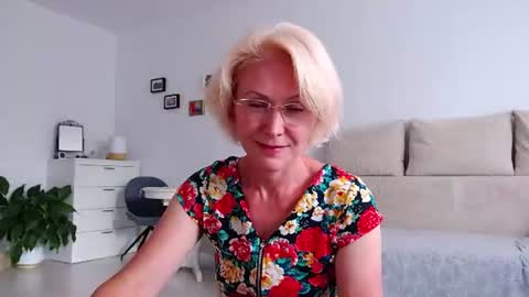 Snapshot of jasmin18v chatting on 07/21/26, 01:13 Jasmin room for people 40 online show from 07/21/26, 01:13