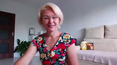 Snapshot of jasmin18v chatting on 07/22/26, 05:21 Jasmin room for people 40 online show from 07/22/26, 05:21
