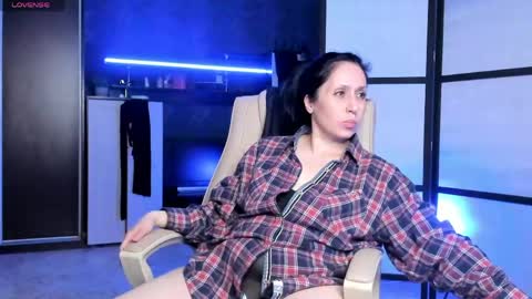 Snapshot of jasmin_milf chatting on 05/16/26, 11:25 jasmin_milf online show from 05/16/26, 11:25