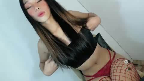 Snapshot of jasmine_on_live chatting on 06/17/26, 05:54 CUTE JANNA online show from 06/17/26, 05:54