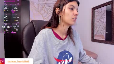 Snapshot of jasmineharris chatting on 03/11/25, 11:44 jasmineharris online show from 03/11/25, 11:44