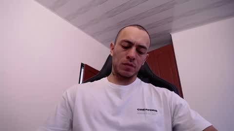 Snapshot of jasson_king01 chatting on 05/06/26, 01:49 JKing online show from 05/06/26, 01:49