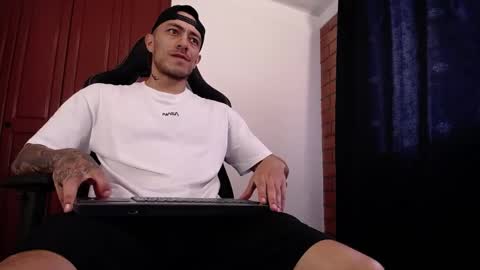 Snapshot of jasson_king01 chatting on 05/29/26, 03:32 JKing online show from 05/29/26, 03:32